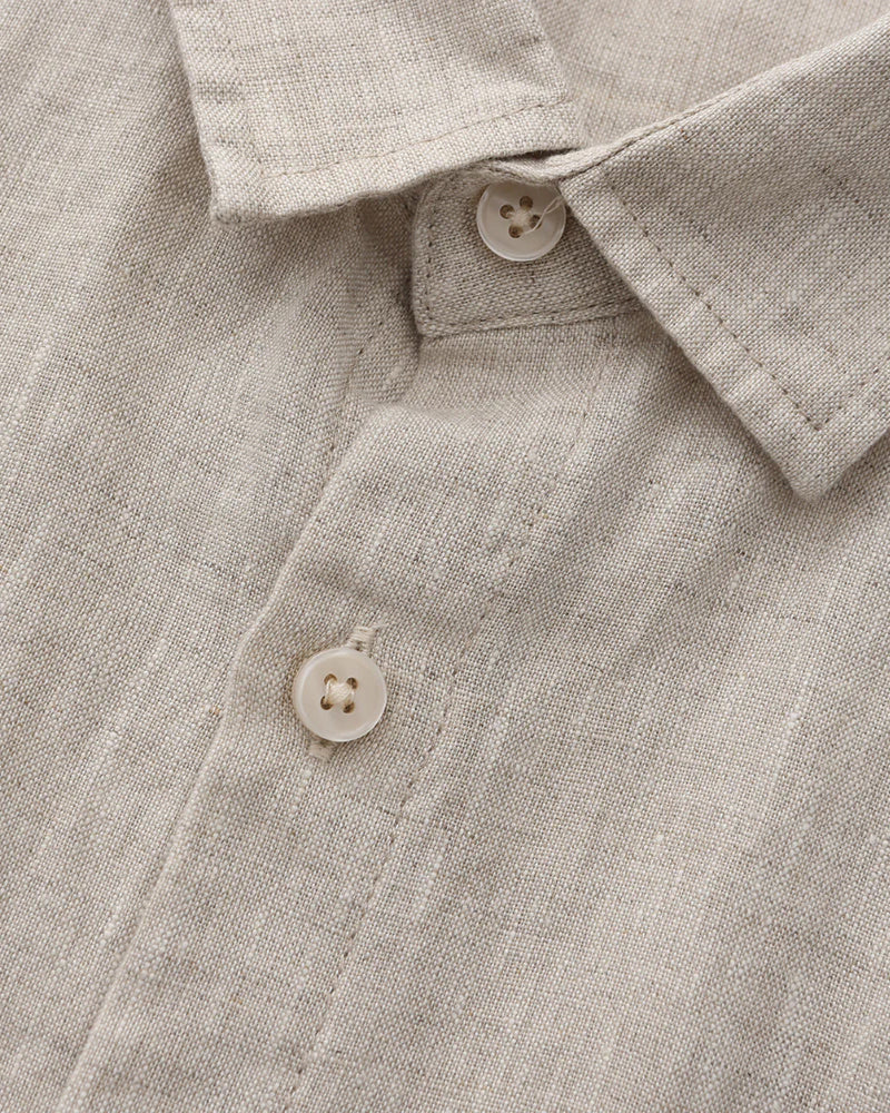 Chemise en lin tendance estivale